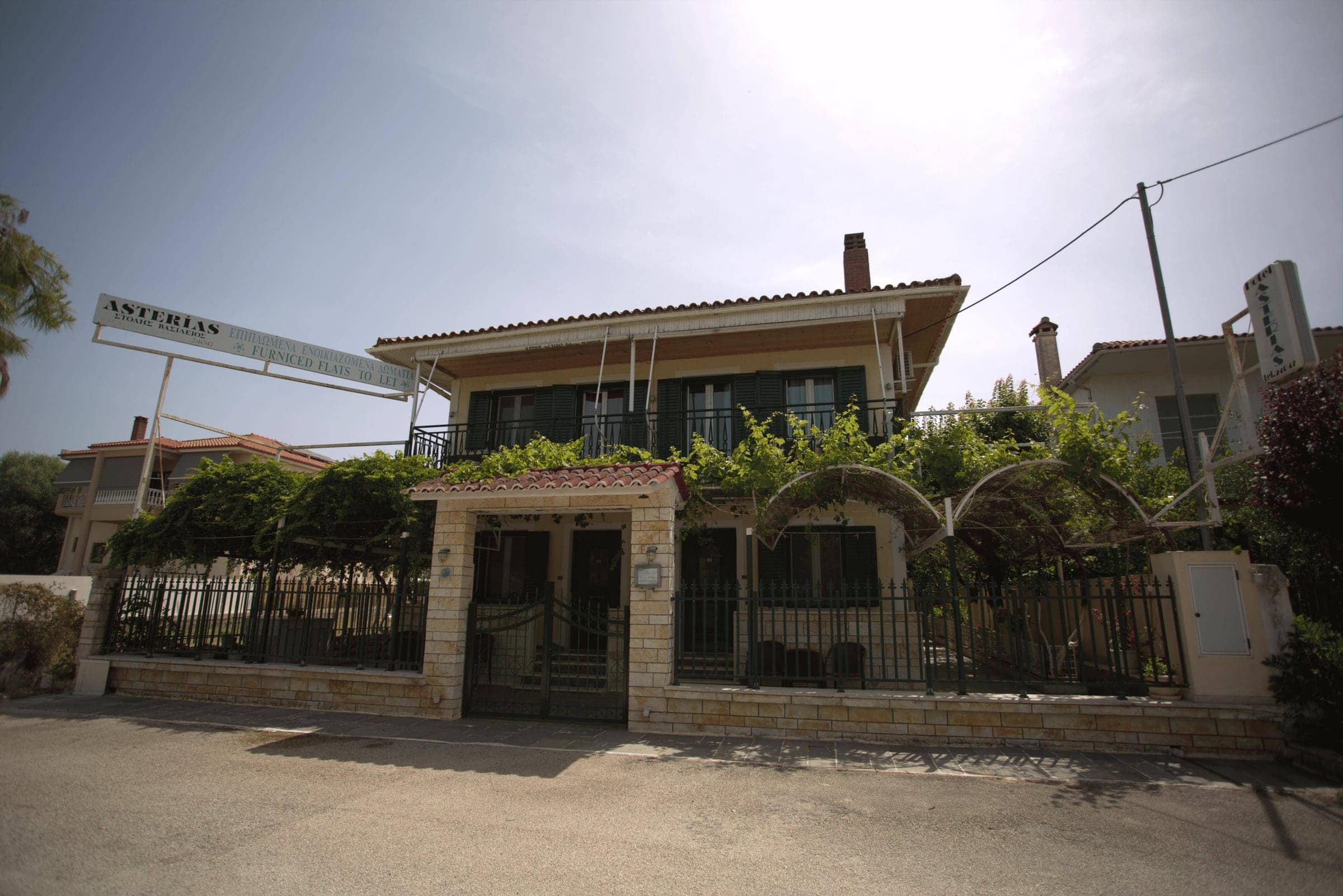 Τα διαμερίσματα Asterias Homes μέσα στο χωριό της Κορωνησίας Άρτας