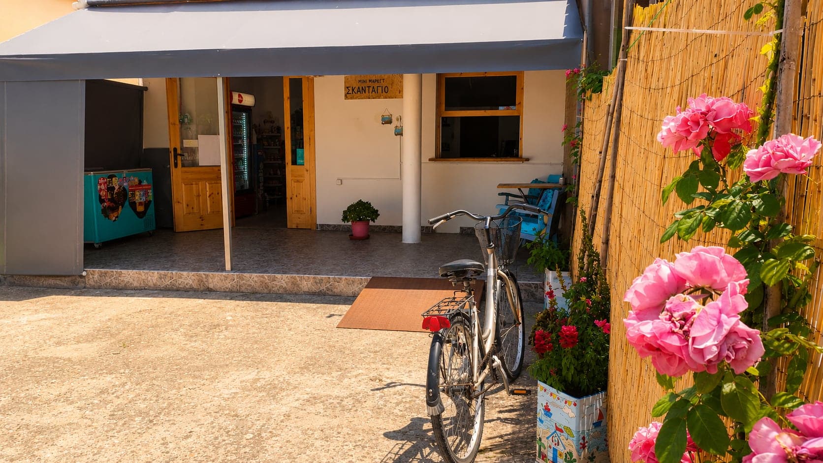 Mini market